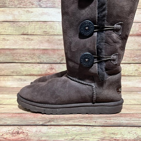 Ugg Brown Tripple Button Bailey Boots - Picture 2 of 11